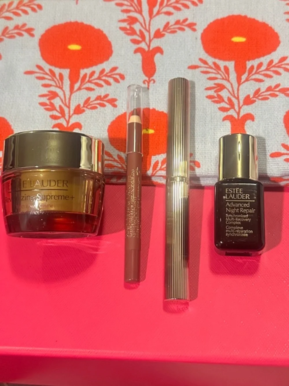 Estee Lauder moisturizer and serum set in gold, brown, pink - Picture 1 of 11